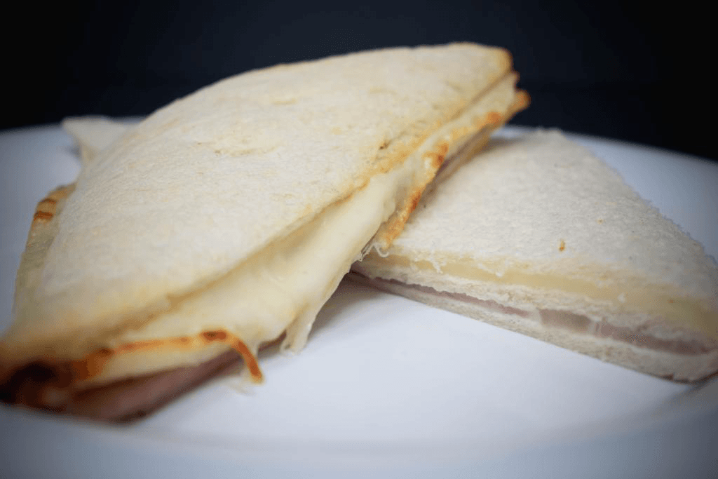 Sandwich de Miga Jamón y Queso, frío o caliente